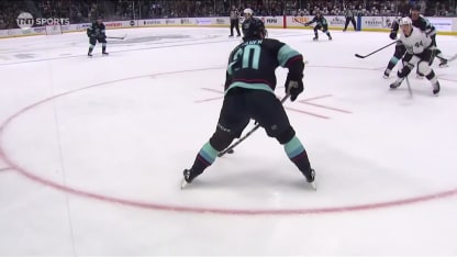 LAK@SEA: Beniers scores PPG against Anton Forsberg