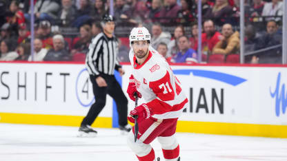 DET@OTT: Larkin scores PPG against Linus Ullmark