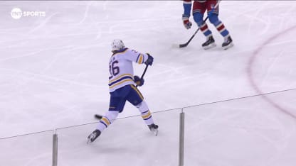 Benson redirige le tir de Dahlin