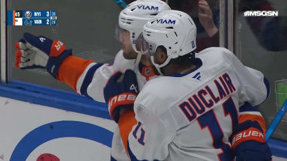 NYI@VAN: DeAngelo scores goal against Kevin Lankinen