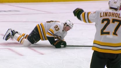 BOS@STL: Minten scores goal against Joel Hofer