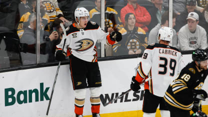 Leo Carlsson dominant för Anaheim Ducks mot Boston Bruins