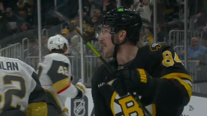Un troisième but des Bruins en 54 secondes!