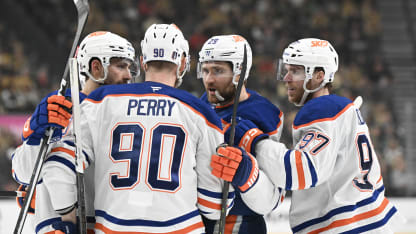 Oilers harvinaisessa johtoasemassa