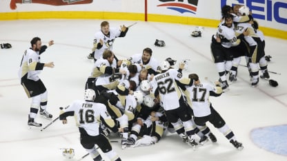 pens-postgame-dogpile-pic1