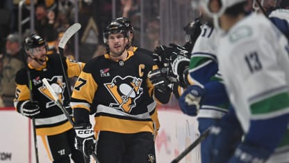 Penguinsin Crosby ja Letang merkkipaaluille