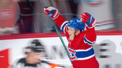 Caufield reçoit la coupe Molson pour octobre