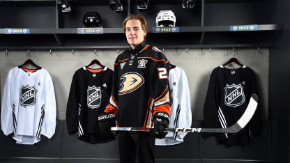 Leo Carlsson signs with Anaheim Ducks number 2 pick in 2023 NHL Draft