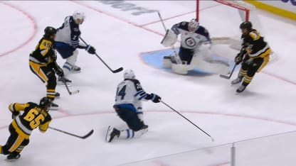 WPG@PIT: Karlsson scores goal against Connor Hellebuyck