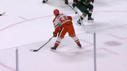 McTavish réduit l'écart en fin de troisième