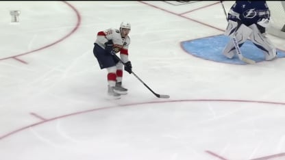 Tkachuk fête son retour au jeu avec un but