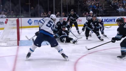 Scheifele lance dans une cage béante