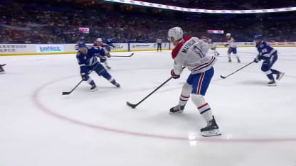 Newhook surprend Johansson sur réception