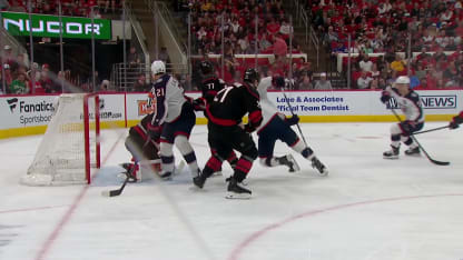 Mateychuk s'avance et saisit le retour