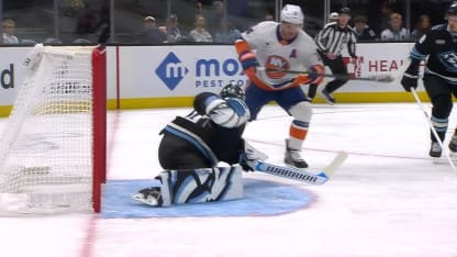 Heineman se retourne et ouvre la marque