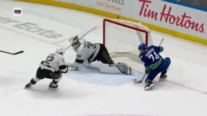 Pettersson rejoint DeBrusk en prolongation