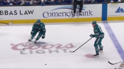 BUF@SJS: Carrick marque un but contre Alex Nedeljkovic