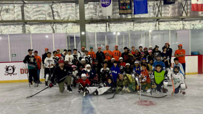 Anaheim Ducks refuerzan las vías de acceso al hockey para los hispanos