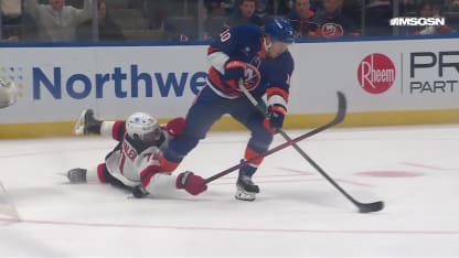 NJD@NYI: Holmstrom scores goal against Jacob Markstrom