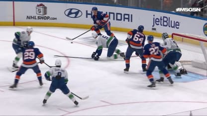 VAN@NYI: Lee scores goal against Thatcher Demko