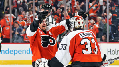 Flyers biter sig fast i slutspelsracet