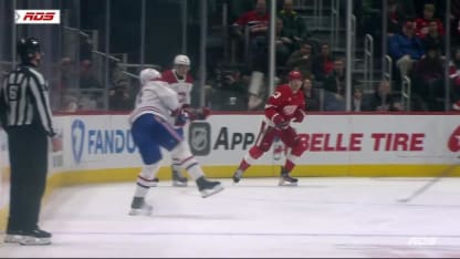 Guhle profite d'un écran