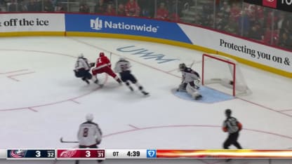 CBJ@DET: Greaves with a great save against Dylan Larkin