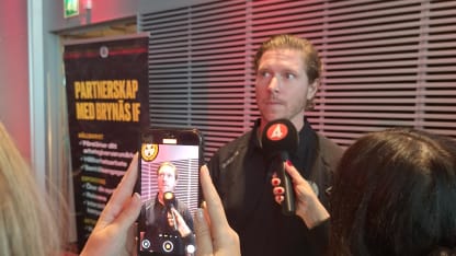 Nicklas Bäckström räds inte pressen