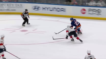 Lee déborde la défensive et bat Bobrovsky