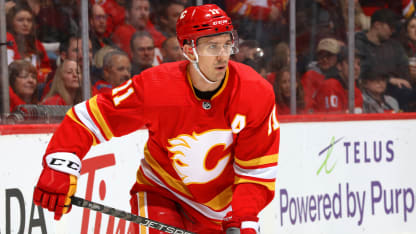 Mikael Backlund signs extension named captain of Calgary Flames