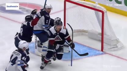 Kelly redirige le tir de Manson