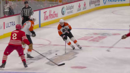 Tippett sort les mains et marque son troisième du match