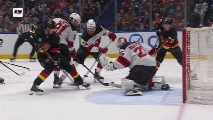 NJD@VAN: Buium scores goal against Jacob Markstrom