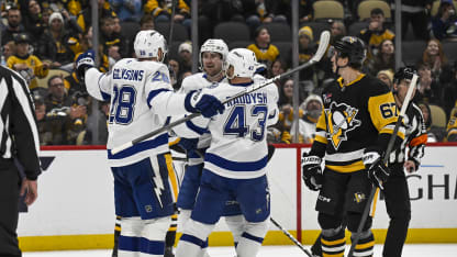 Lightning vence a Penguins y empata récord con 11 victorias seguidas