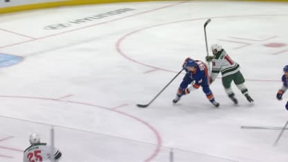 MIN@NYI: Hinostroza scores goal against David Rittich