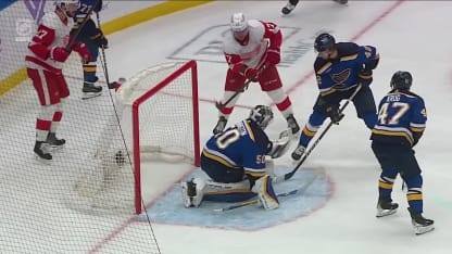 Moritz Seider staubt ab