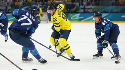 Landeskog SWE action vs FIN