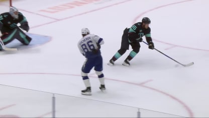 Kucherov finishes give-and-go