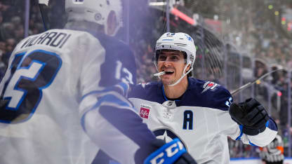 Scheifele records hat trick in 25th win