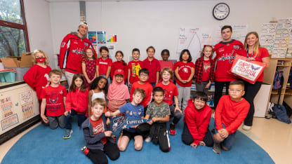 Washington Capitals surprise students in classroom for Halloween