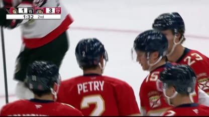 Lundell ohjaa kiekon häkkiin ylivoimalla