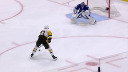Malkin déjoue Johansson en échappée