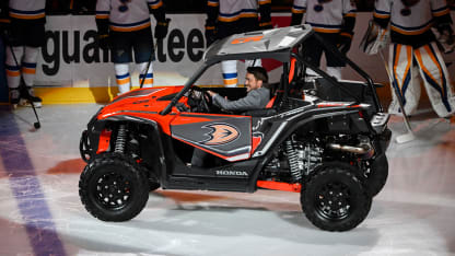 teemu selanne car