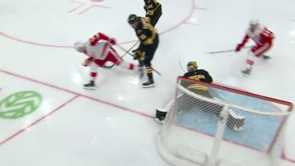 DET@BOS: Swayman with a great save against J.T. Compher