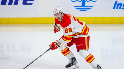 Elias Lindholm willing to sign contract to stay with Calgary Flames