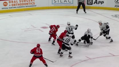 Forsberg sort la mitaine devant Hall