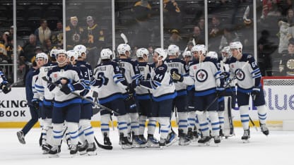 Jets superan a Capitals en duelo de equipos en la cima
