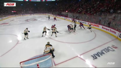 Dvorak tire en se retournant et ouvre la marque