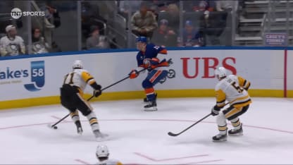 PIT@NYI: Pulock scores goal against Stuart Skinner