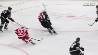 DET@NJD: Markstrom with a great save against Patrick Kane